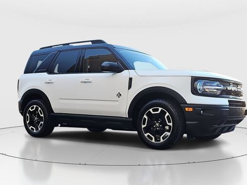 Used 2021 Ford Bronco Sport Outer Banks w/ Outer Banks Package (96D) AWD/4WD image 3