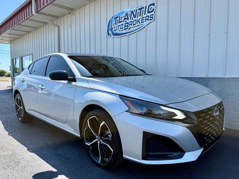 Used 2025 Nissan Altima 2.5 SR AWD/4WD image 4