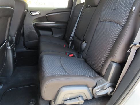 Used 2017 Dodge Journey SXT w/ Comfort/Convenience Group FWD image 15