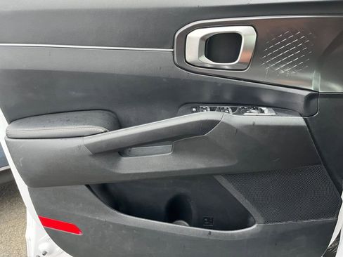 Used 2024 Kia Sorento S FWD image 18