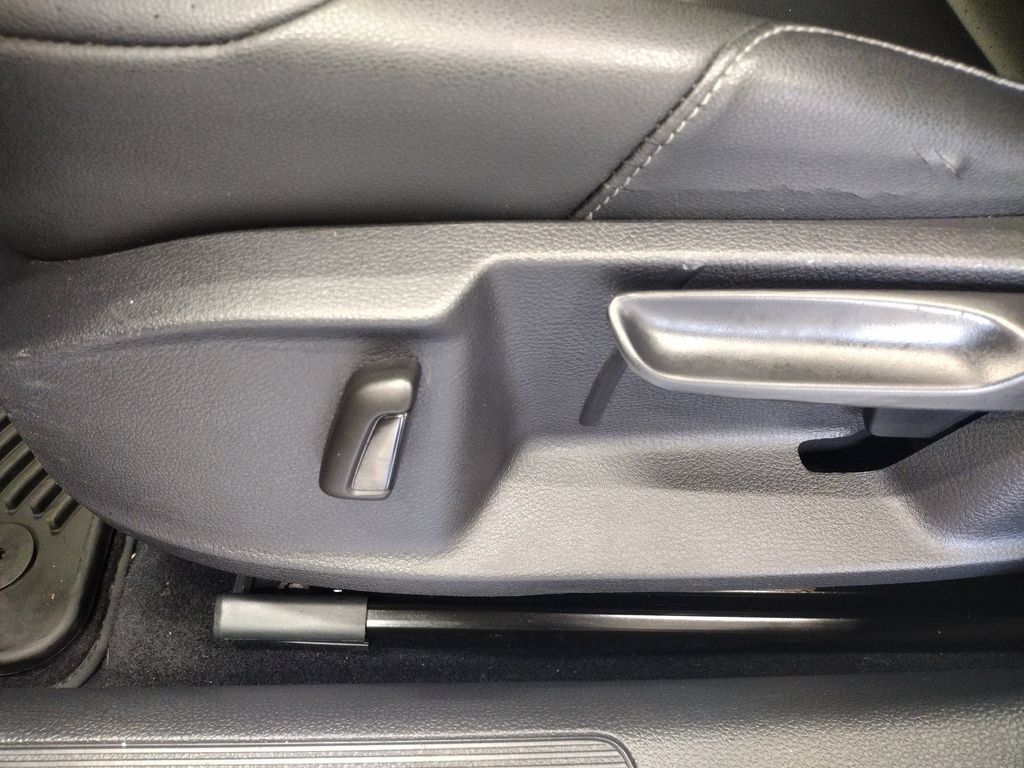 Used 2016 Volkswagen Golf SE FWD image 20