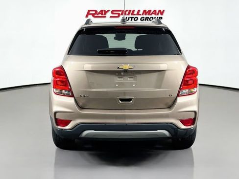 Used 2018 Chevrolet Trax LT w/ LT Convenience Package FWD image 6