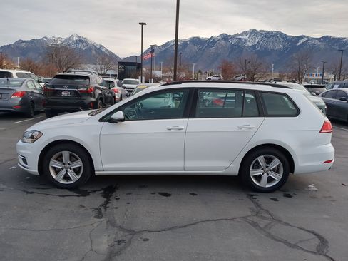 Used 2018 Volkswagen Golf S image 9