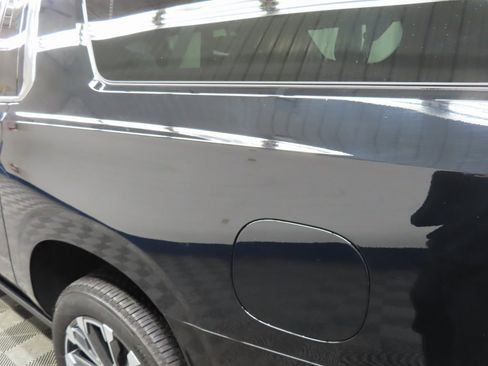 Used 2025 Chevrolet Suburban High Country image 38