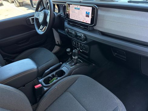 Used 2025 Jeep Wrangler Unlimited Sahara AWD/4WD image 19