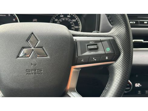 Used 2025 Mitsubishi Outlander SE FWD image 28