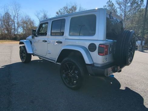 New 2024 Jeep Wrangler Unlimited Sahara w/ Technology Group AWD/4WD image 6