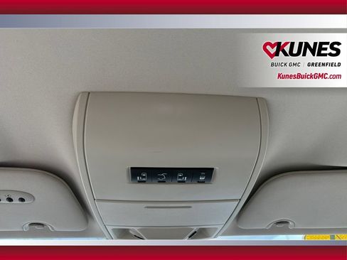 Used 2014 Chrysler Town & Country Touring FWD image 28
