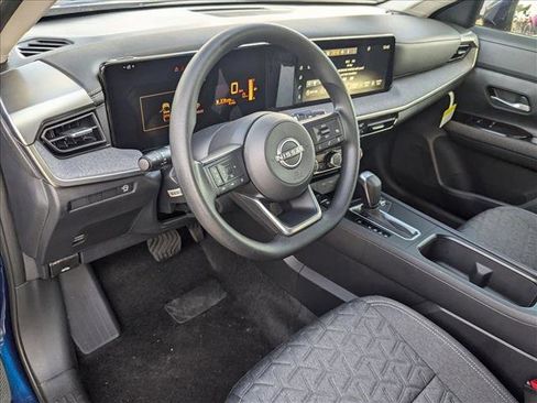 Used 2025 Nissan Kicks SV image 3