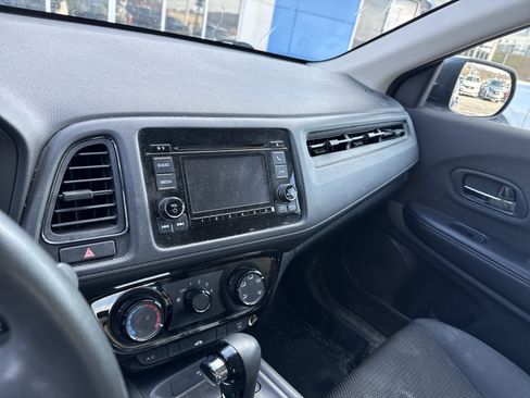 Used 2019 Honda HR-V LX image 10