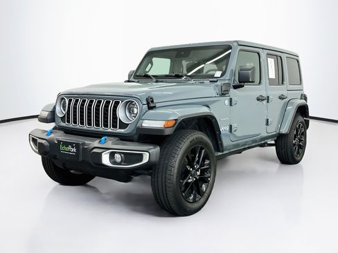 Used 2024 Jeep Wrangler Unlimited Sahara AWD/4WD image 3