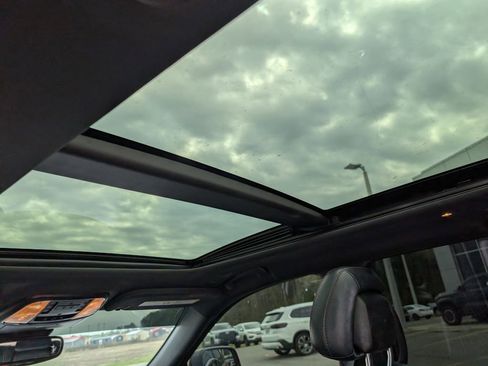 Used 2018 Jeep Grand Cherokee Trailhawk w/ Trailhawk Luxury Group image 5