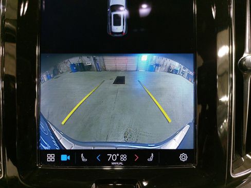 Used 2022 Volvo XC60 B6 R-Design w/ Advanced Package image 25