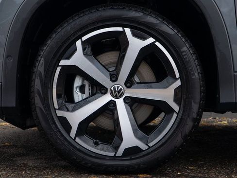 New 2025 Volkswagen Tiguan SE image 7