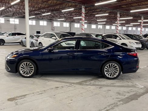 Used 2019 Lexus ES 350 Luxury w/ Accessory Package 2 image 3