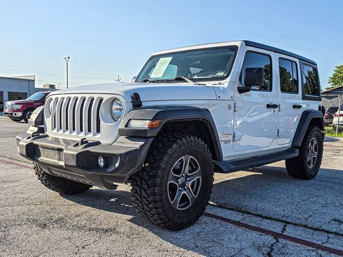 Used 2018 Jeep Wrangler Unlimited Sport S AWD/4WD image 3