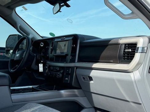 Used 2025 Ford F250 XLT w/ FX4 Off-Road Package image 16