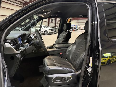 Used 2022 Jeep Wagoneer Series II AWD/4WD image 14