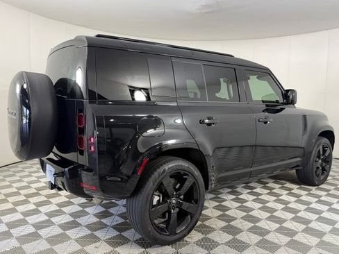 Used 2025 Land Rover Defender 110 X-Dynamic SE AWD/4WD image 9