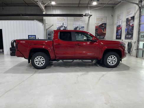 Used 2025 Toyota Tacoma SR5 AWD/4WD image 8