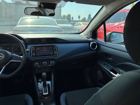 Used 2025 Nissan Versa SV FWD image 33