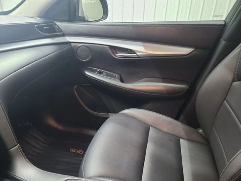 Used 2019 INFINITI QX50 Luxe w/ Navigation Package AWD/4WD image 25
