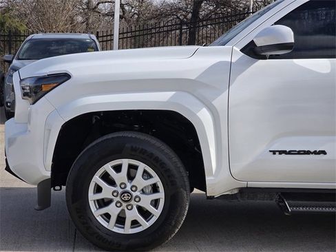 Used 2025 Toyota Tacoma SR5 image 5
