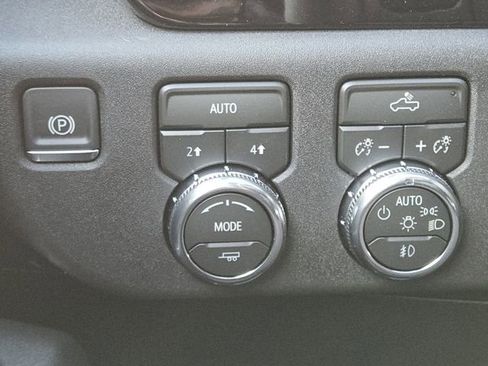 New 2026 GMC Sierra 1500 Elevation image 10