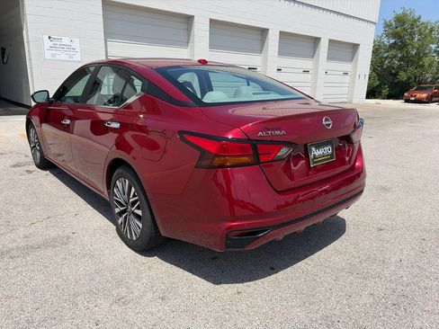 Used 2025 Nissan Altima 2.5 SV FWD image 3