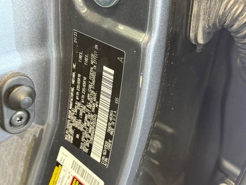 Used 2023 Toyota Highlander XLE image 39