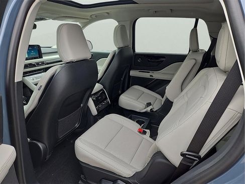 New 2026 Lincoln Aviator Reserve image 9