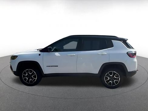 Used 2025 Jeep Compass Trailhawk AWD/4WD image 6