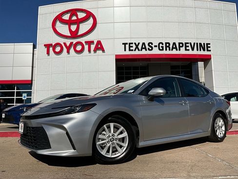 Used 2025 Toyota Camry LE image 2