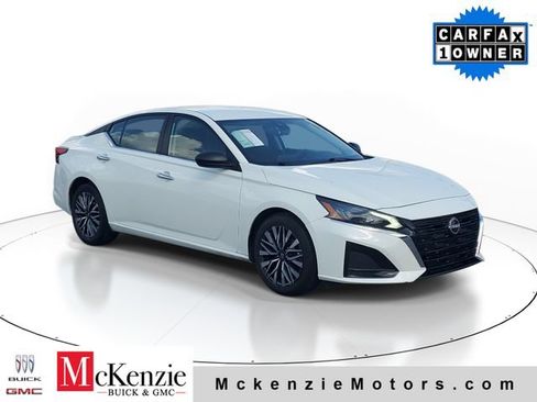 Used 2025 Nissan Altima 2.5 SV FWD image 1