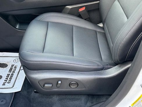 Used 2026 Chevrolet Traverse LT image 12