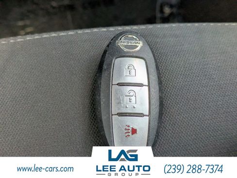 Used 2017 Nissan Titan SV image 28