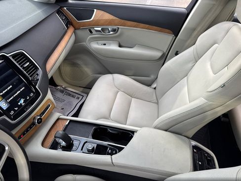 Used 2022 Volvo XC90 T8 Inscription Expression w/ Advanced Package image 16