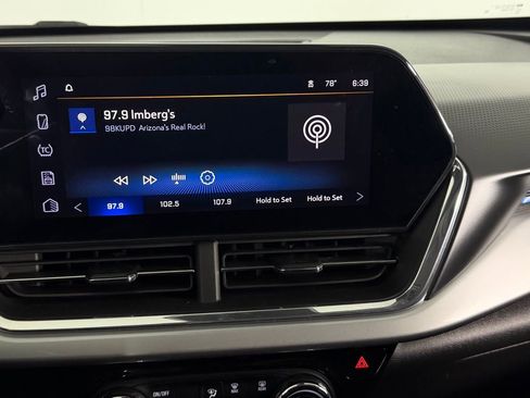 Used 2025 Chevrolet Trax LT FWD image 18