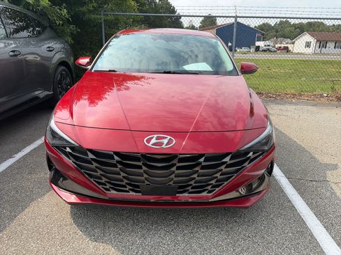 Used 2021 Hyundai Elantra SEL w/ Convenience + Premium Package FWD image 2