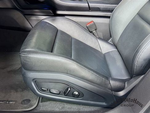 Used 2021 Porsche Taycan image 25