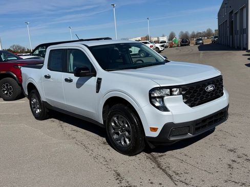New 2026 Ford Maverick XLT w/ XLT Luxury Package FWD image 2