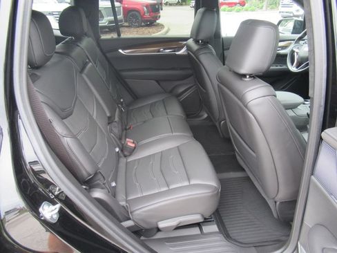 Certified 2025 Cadillac XT6 Sport w/ Platinum Package AWD/4WD image 33