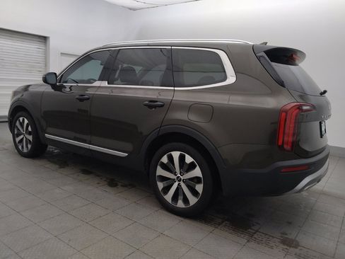 Used 2022 Kia Telluride EX w/ EX Premium Package FWD image 3