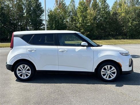 Certified 2022 Kia Soul LX image 8