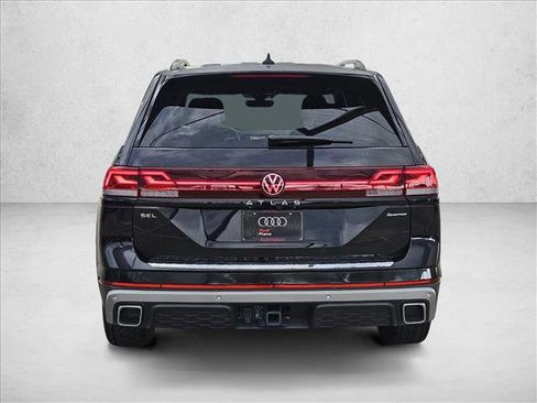 Used 2024 Volkswagen Atlas Peak Edition SEL AWD/4WD image 6
