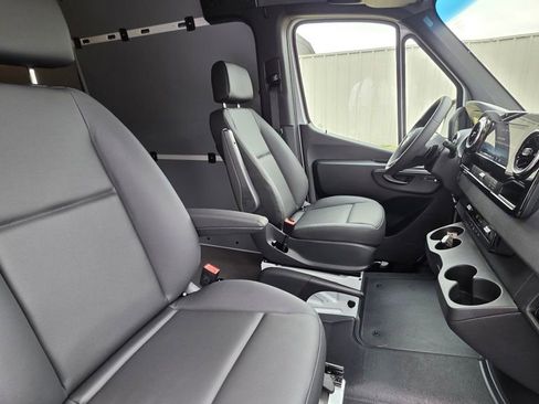 New 2025 Mercedes-Benz Sprinter 2500 image 11