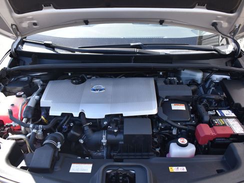 Used 2017 Toyota Prius Prime Premium w/ Carpet Mat Package FWD image 27