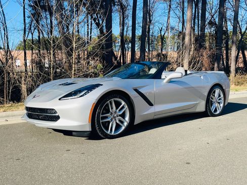 Used 2015 Chevrolet Corvette Stingray Convertible w/ 2LT Preferred Equipment Group RWD image 4