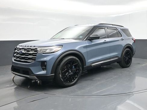 Certified 2025 Ford Explorer Active w/ Active Comfort Package RWD image 4