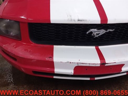 Used 2005 Ford Mustang Deluxe Coupe image 14